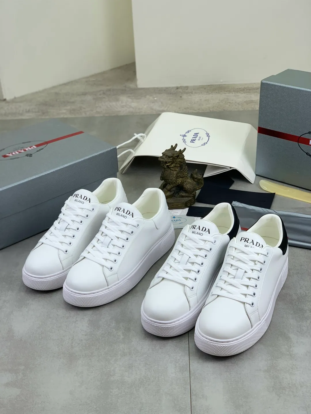 Men's shoes 💰P560💰 [New model] High version official website popular model is on the market, 🆘 Trendy brand (Prada) mainly promotes popular model, avant-garde and versatile fashionable men's shoes private version mold opening, cowhide surface splicing 1:1.. Stylish and simple, original imported cowhide lining cowhide feet; the atmosphere and personality are more fashionable, eye-catching and pursuing class. It will subvert the old idea and be a must-have for fashion trendsetters with you! Must keep it for yourself! Tall and comfortable, large and low, high-end quality workmanship. Size: 38-45; 2️⃣ colors available.